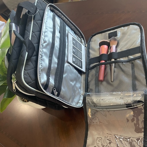 Large (12x9x5) Black Hanging Cosmetic/Makeup Toiletry Bag Waterproof - Picture 8 of 8